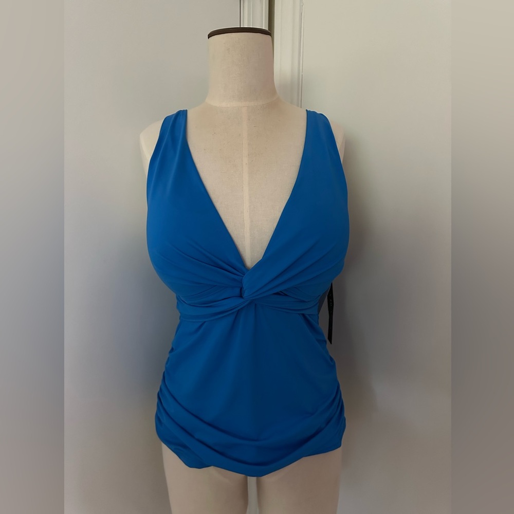 La Blanca Tankini Swim Top size 12. NWT, adjustable straps and front rushing